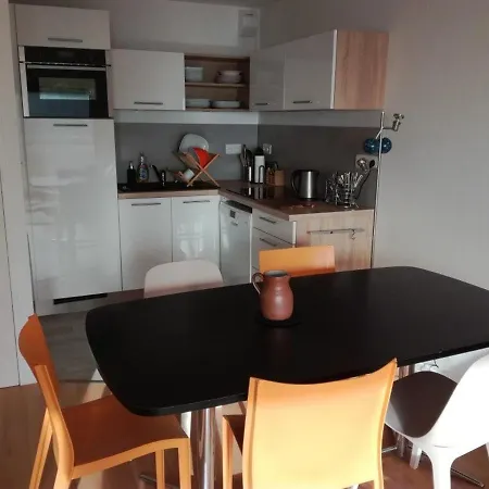 55m² Face Avec Balcon, Ascenseur, Parking Prive Et Proche Base Nautique - Fr-1-672-22 メルリモン